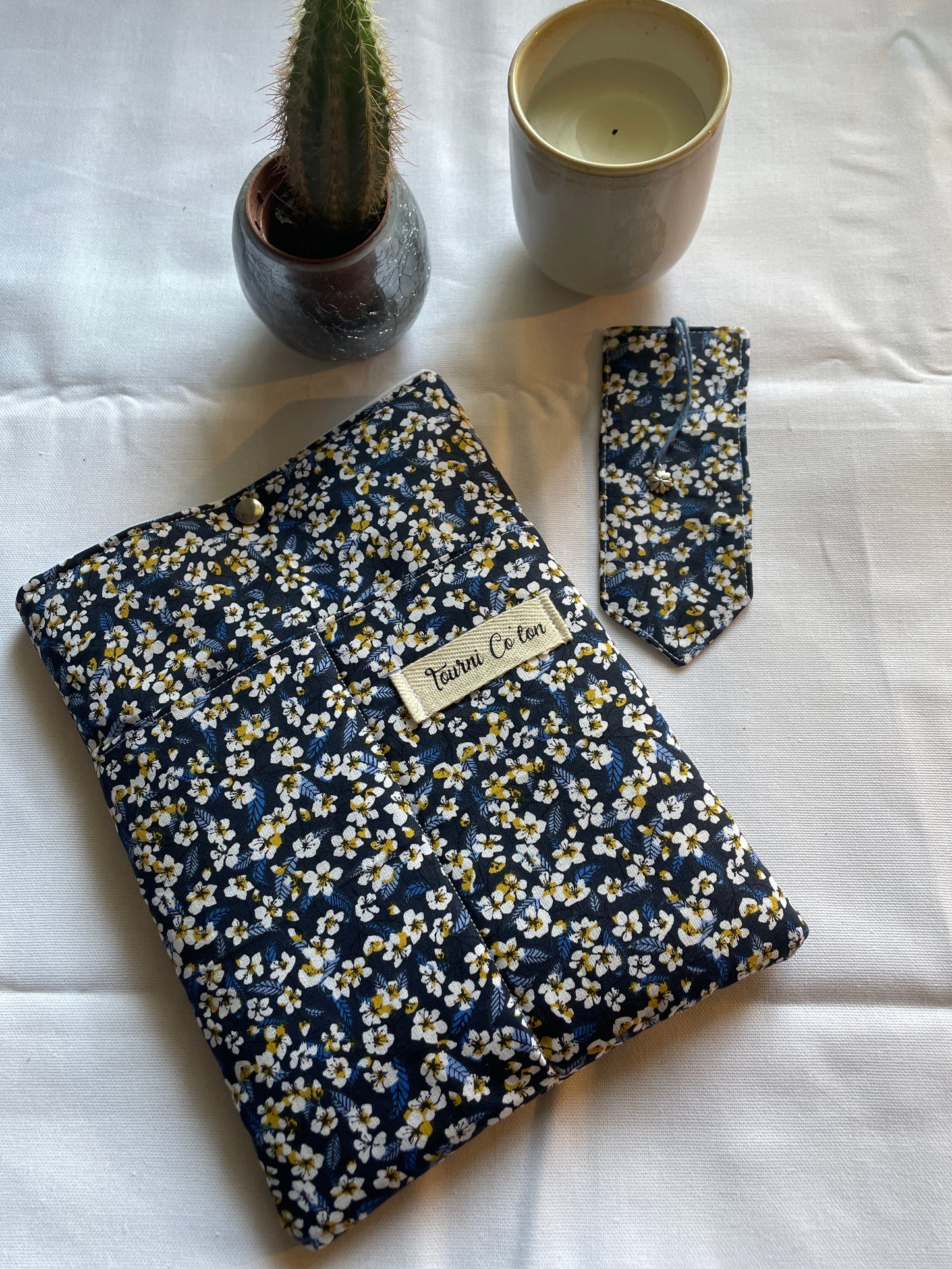 Pochette à livre et marque-page assortis