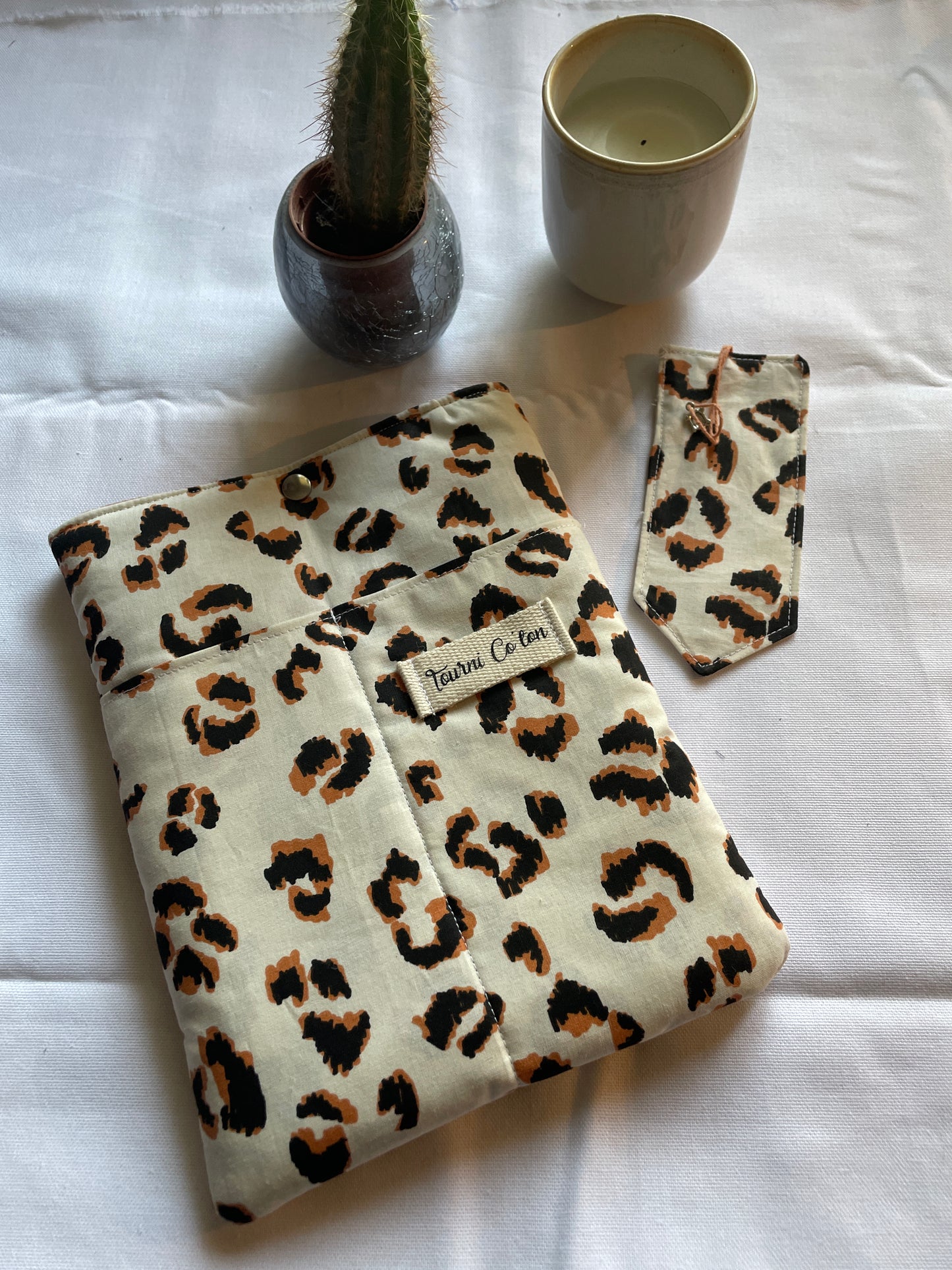 Pochette à livre et marque-page assortis