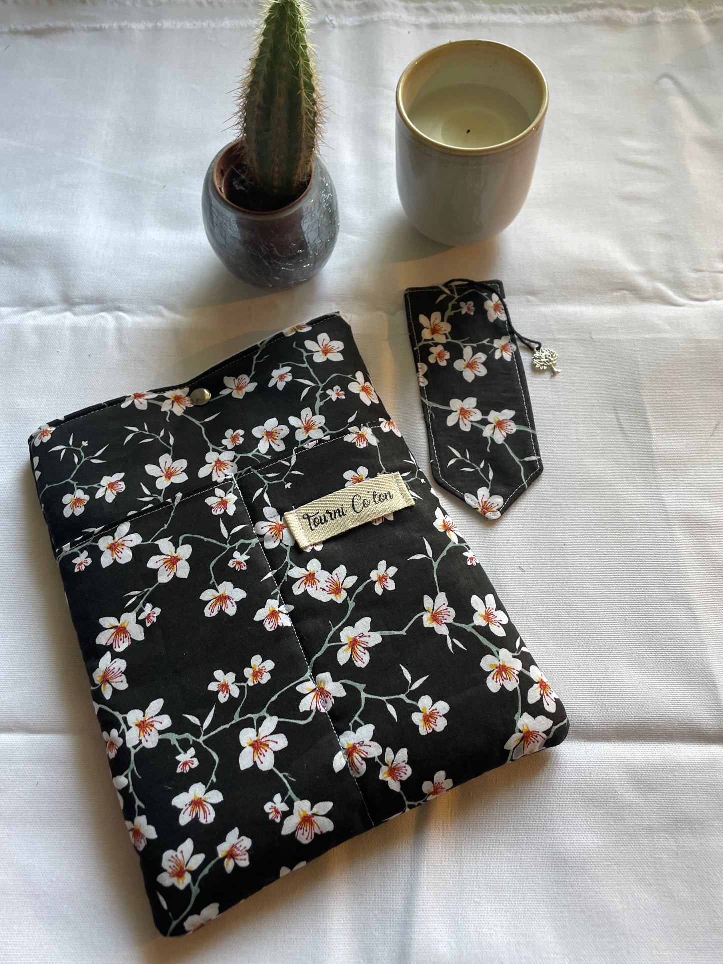 Pochette à livre et marque-page assortis