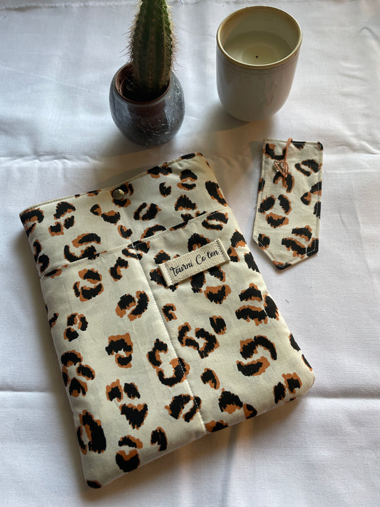 Pochette à livre et marque-page assortis